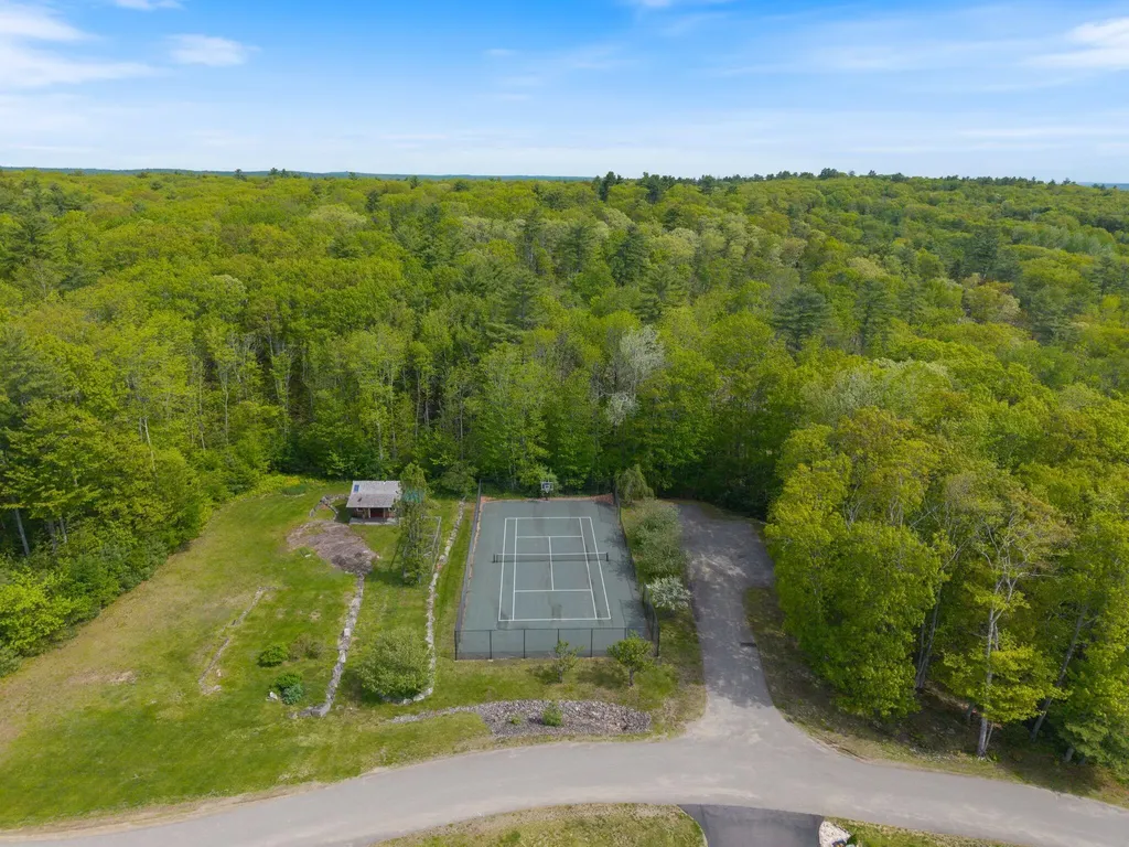 21 River Point Road Wiscasset ME 04578