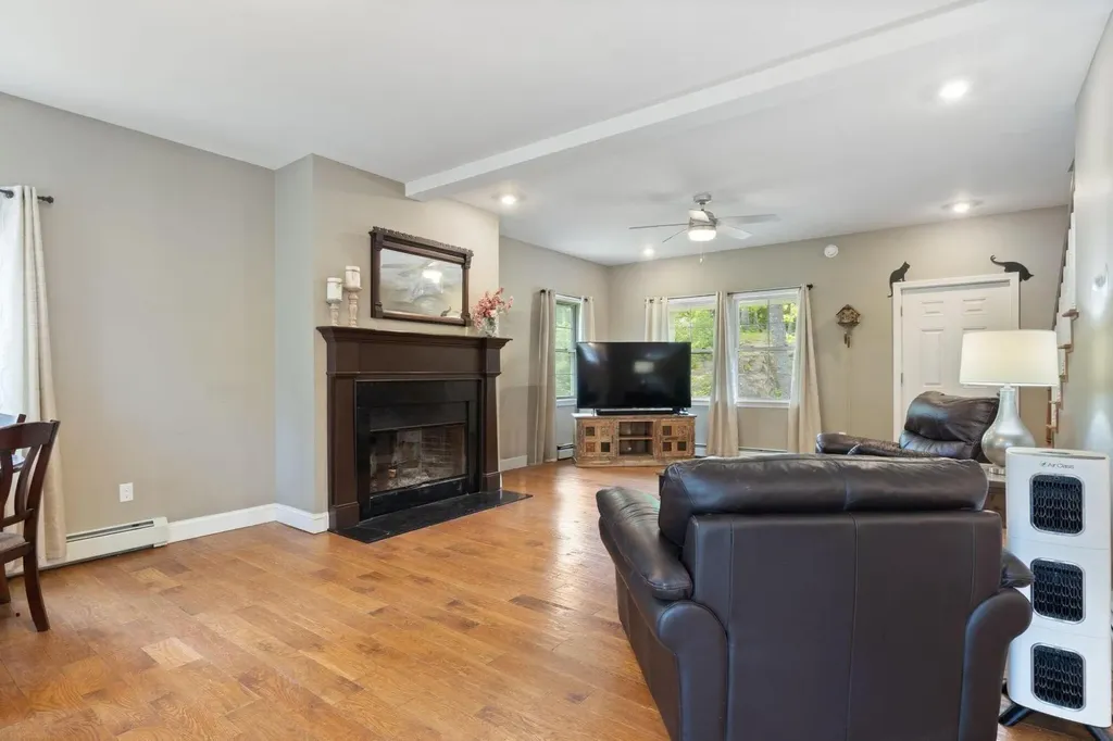 21 River Point Road Wiscasset ME 04578