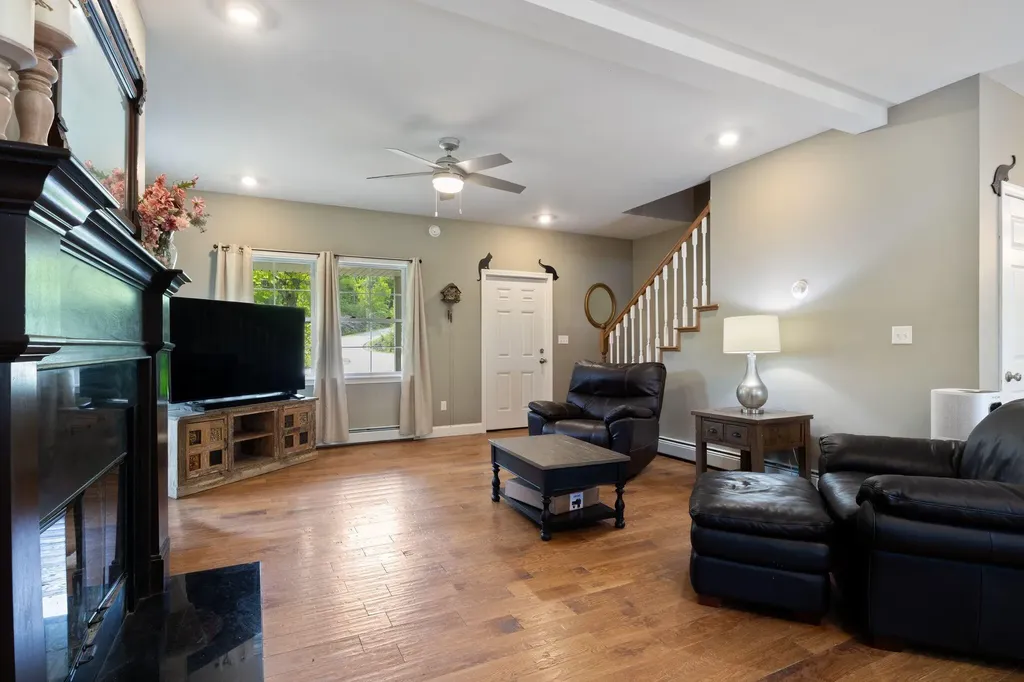 21 River Point Road Wiscasset ME 04578