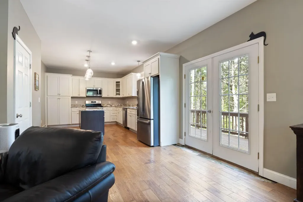 21 River Point Road Wiscasset ME 04578