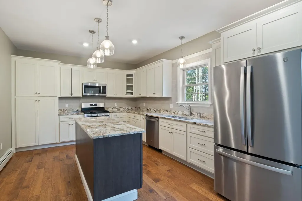 21 River Point Road Wiscasset ME 04578