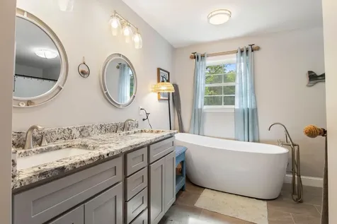 21 River Point Road Wiscasset ME 04578