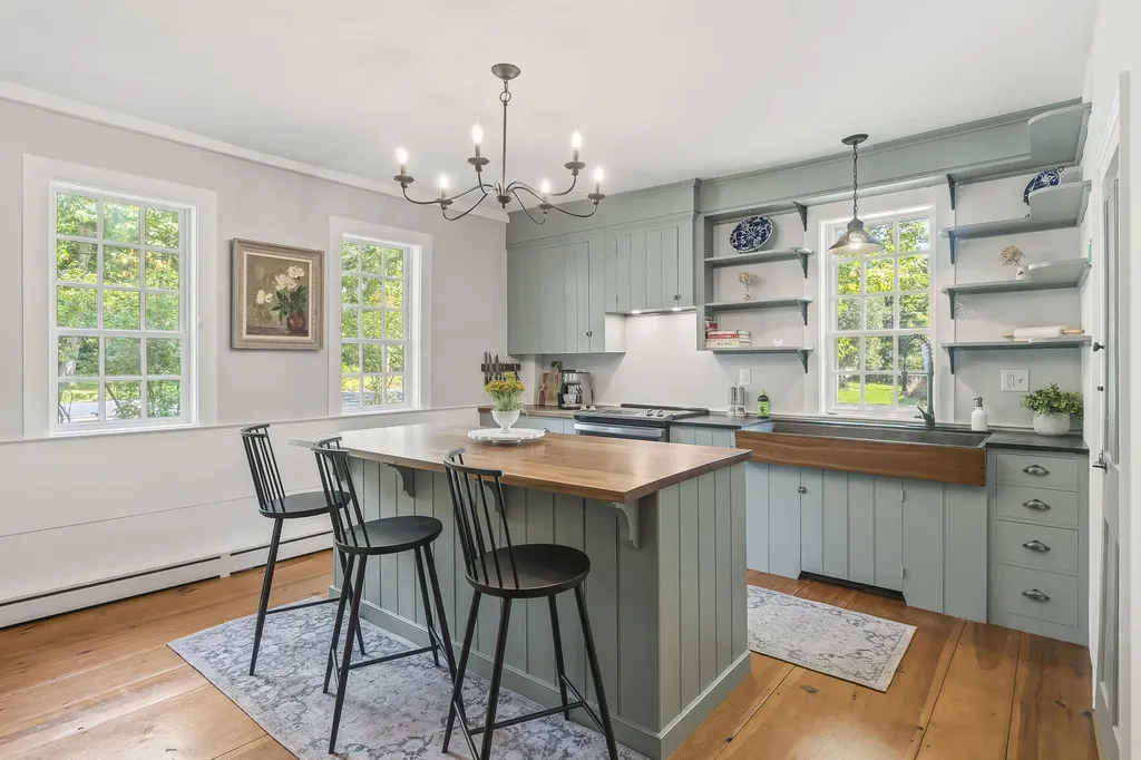61 River Road Dresden ME 04342