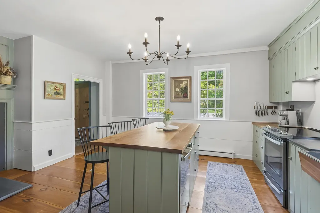 61 River Road Dresden ME 04342