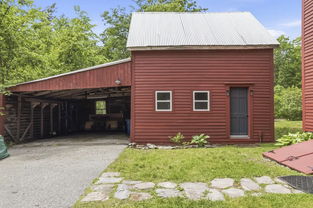 61 River Road Dresden ME 04342