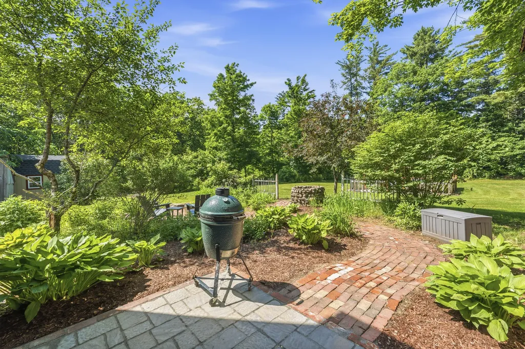 61 River Road Dresden ME 04342