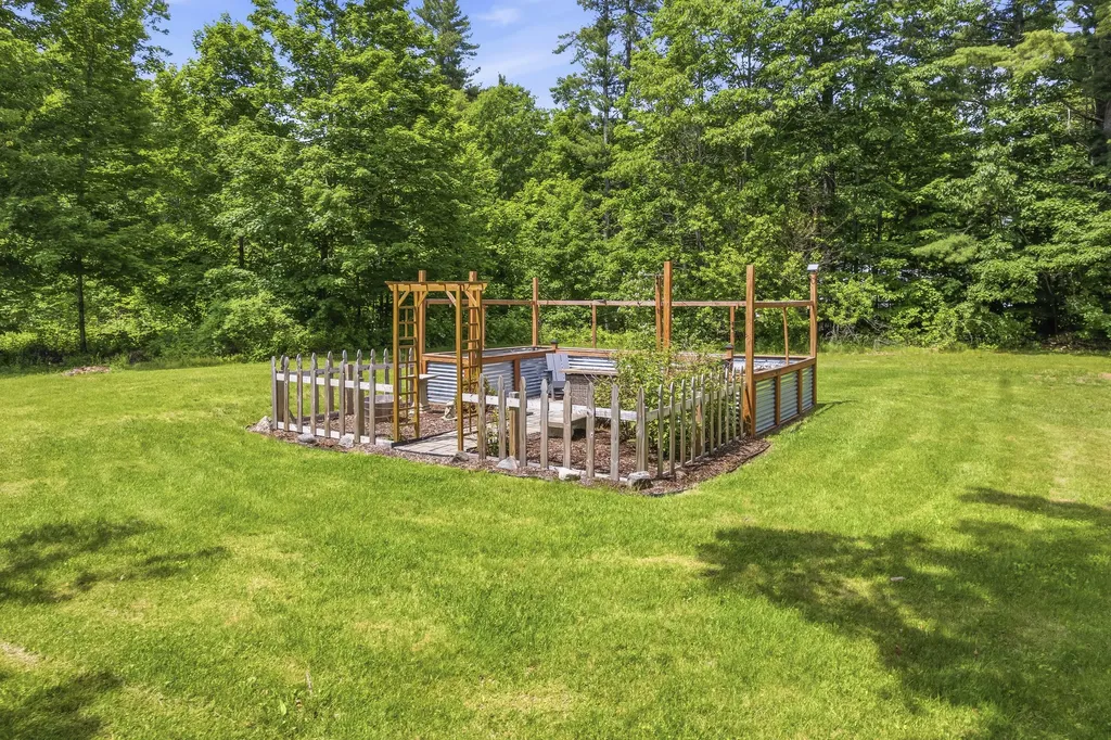 61 River Road Dresden ME 04342