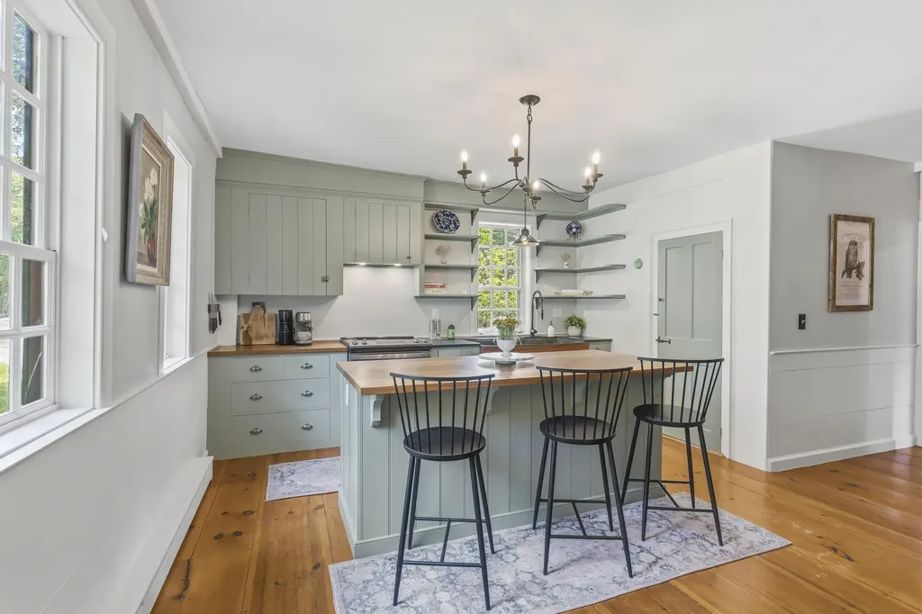 61 River Road Dresden ME 04342