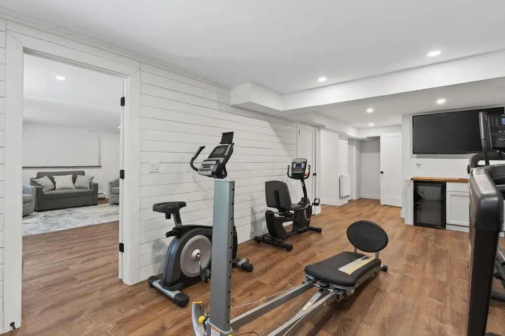 4 Red Oak Drive Falmouth ME 04105