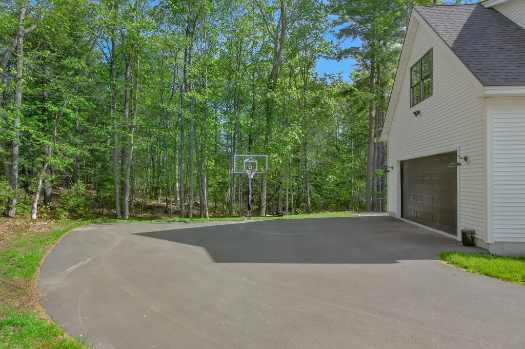 4 Red Oak Drive Falmouth ME 04105