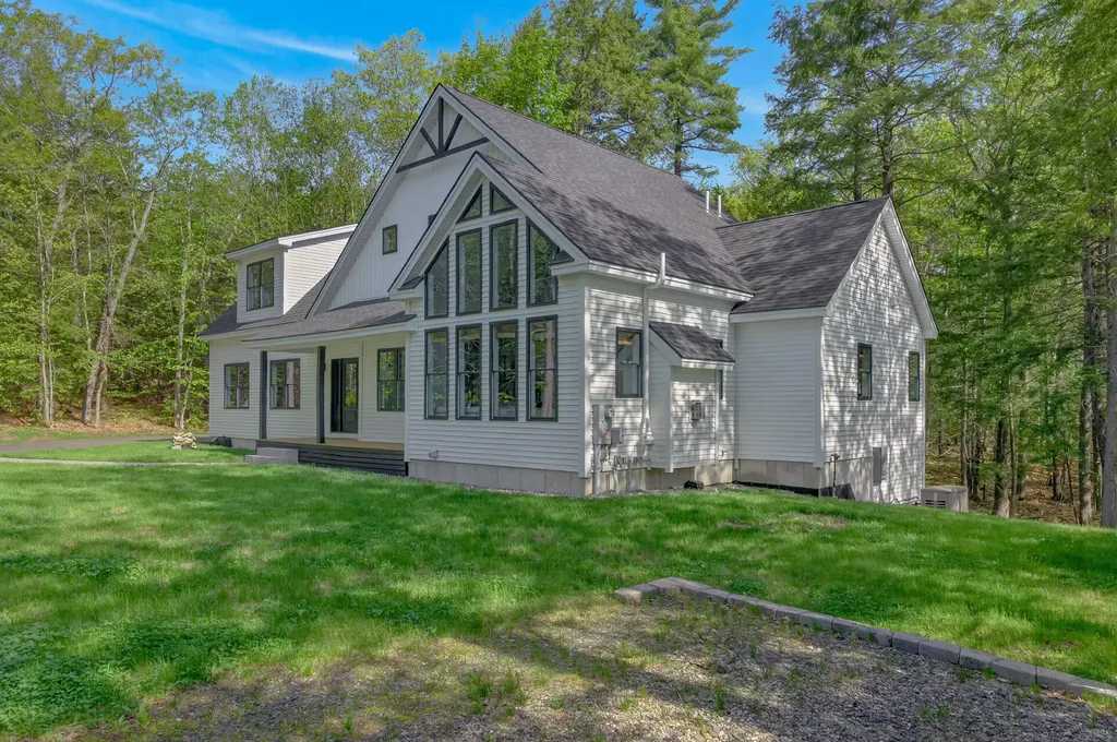 4 Red Oak Drive Falmouth ME 04105
