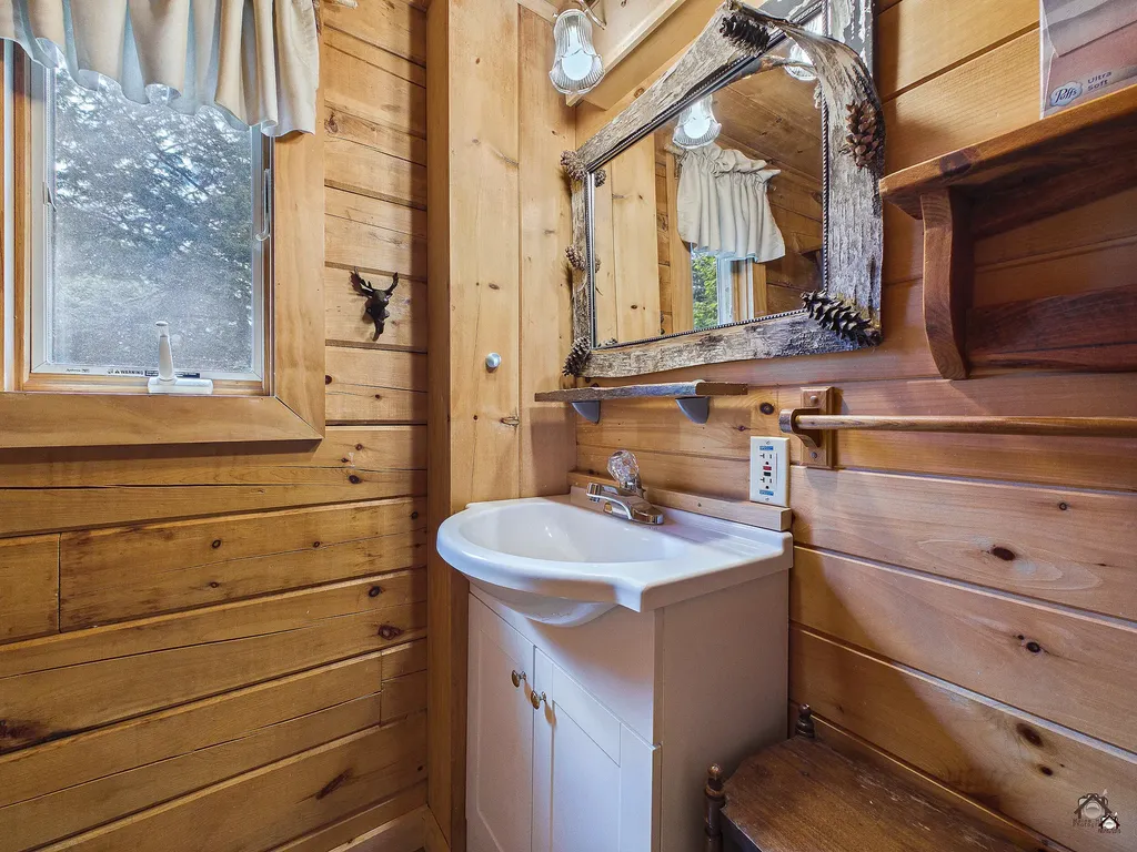 15 N Ridge Road Beaver Cove ME 04441