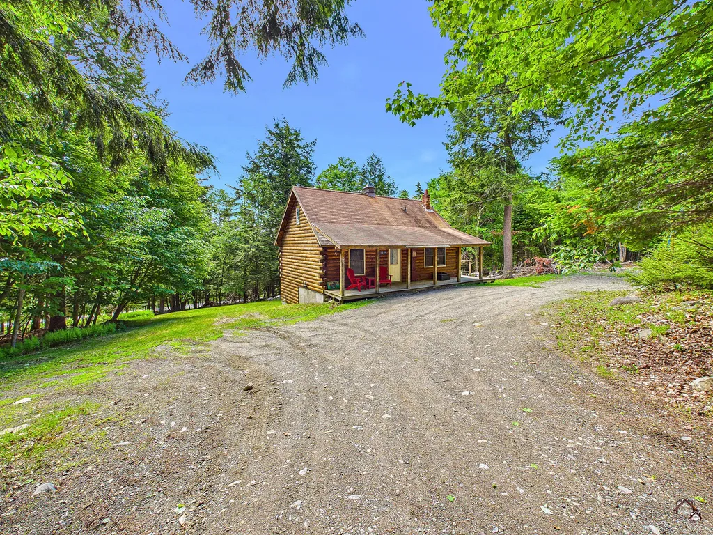 15 N Ridge Road Beaver Cove ME 04441