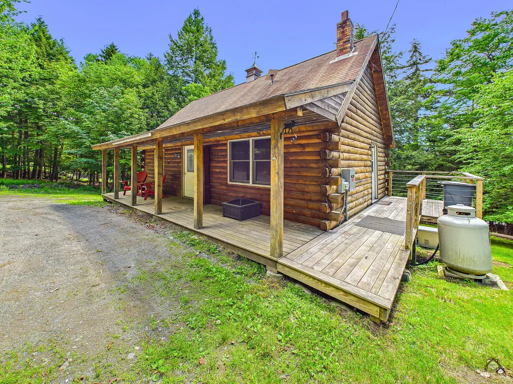15 N Ridge Road Beaver Cove ME 04441