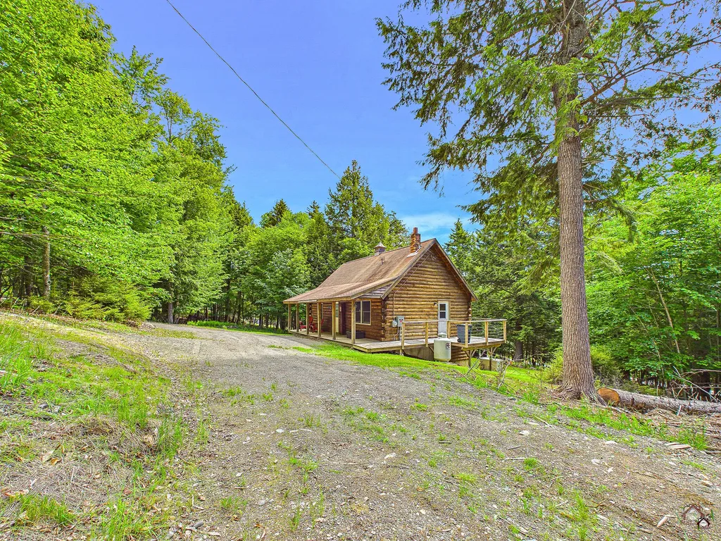 15 N Ridge Road Beaver Cove ME 04441