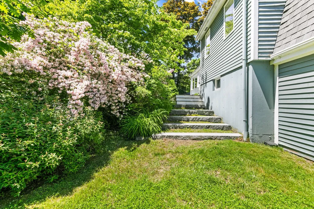 255 Foreside Road Falmouth ME 04105