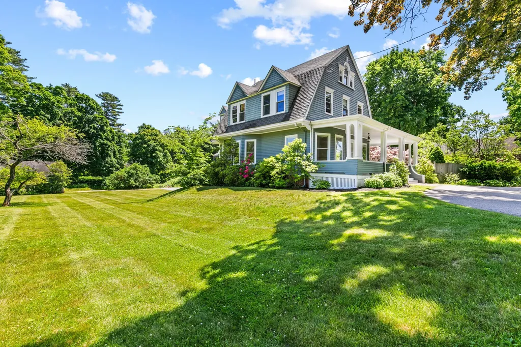 255 Foreside Road Falmouth ME 04105