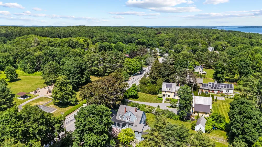 255 Foreside Road Falmouth ME 04105