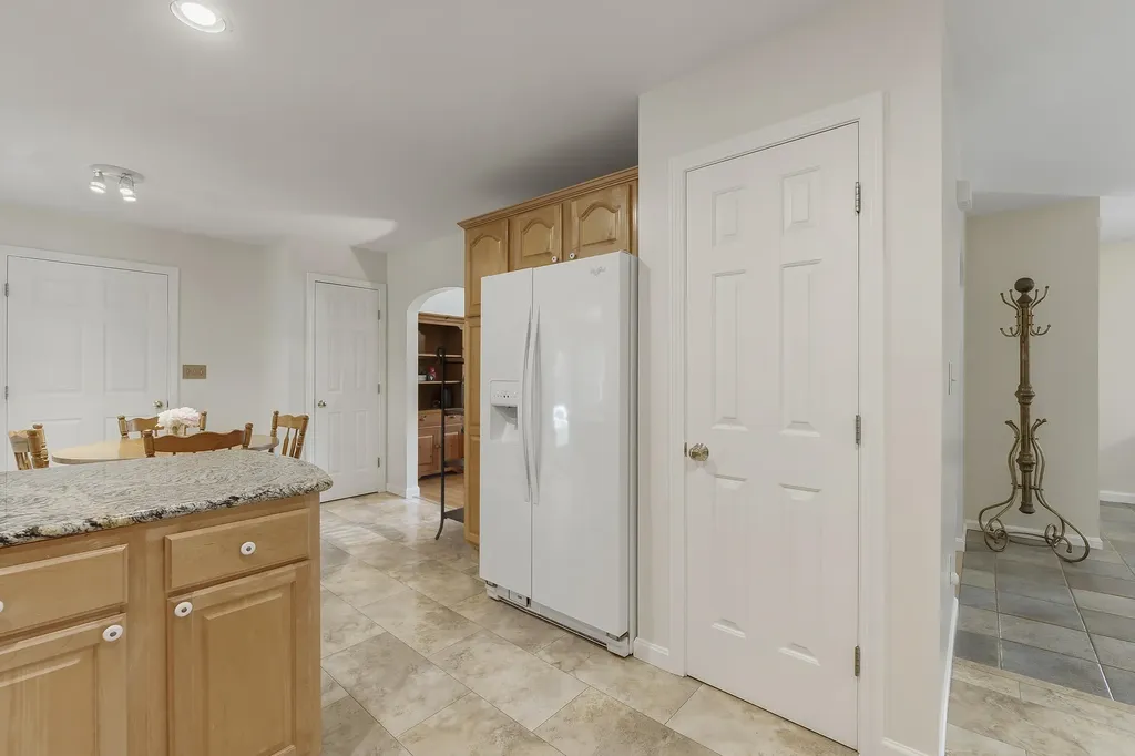 54 Lyndsay Lane Glenburn ME 04401