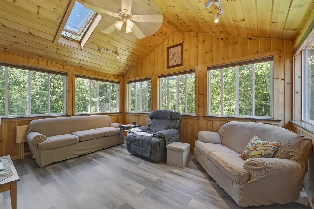 54 Lyndsay Lane Glenburn ME 04401