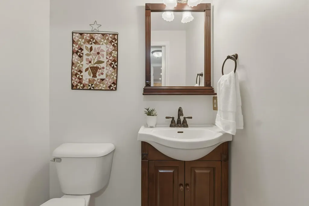 54 Lyndsay Lane Glenburn ME 04401
