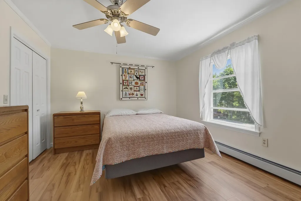 54 Lyndsay Lane Glenburn ME 04401