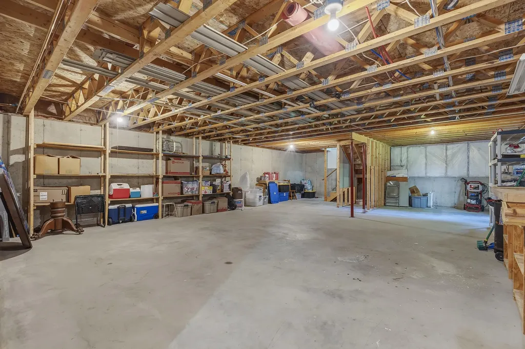 54 Lyndsay Lane Glenburn ME 04401