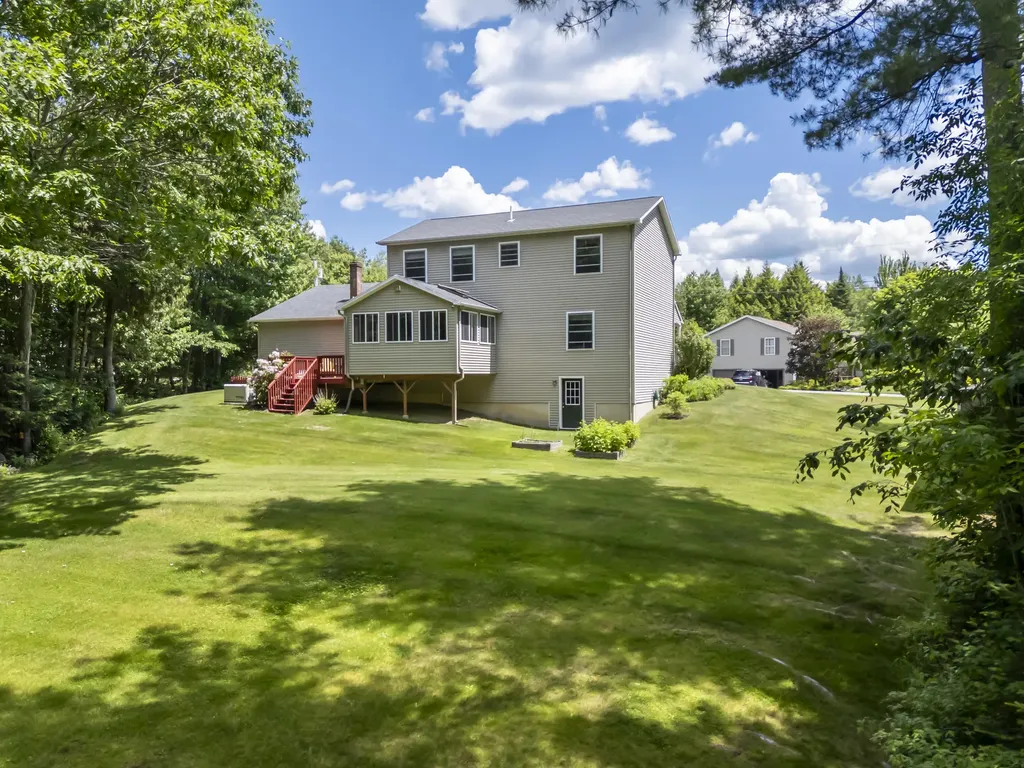 54 Lyndsay Lane Glenburn ME 04401