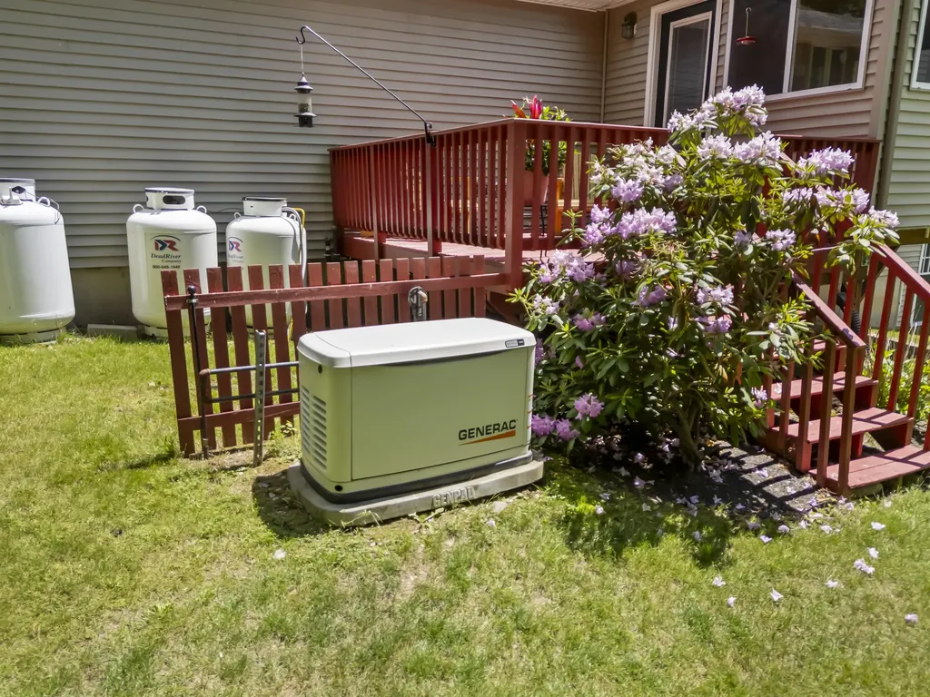 54 Lyndsay Lane Glenburn ME 04401