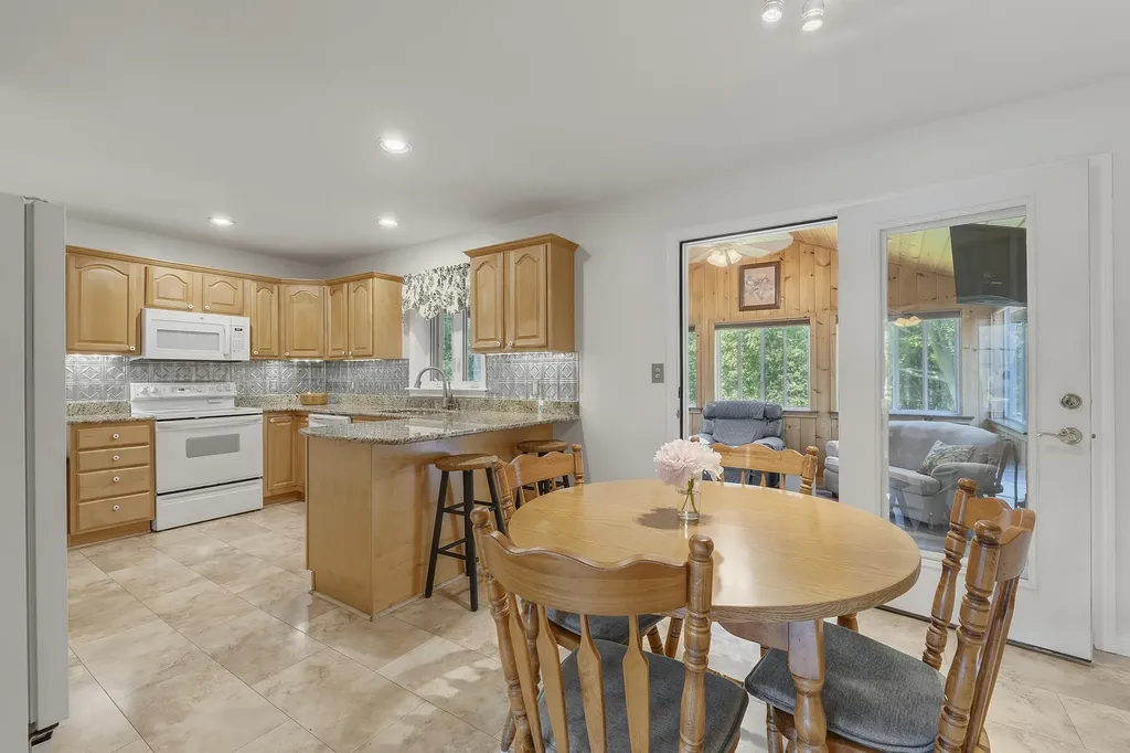 54 Lyndsay Lane Glenburn ME 04401
