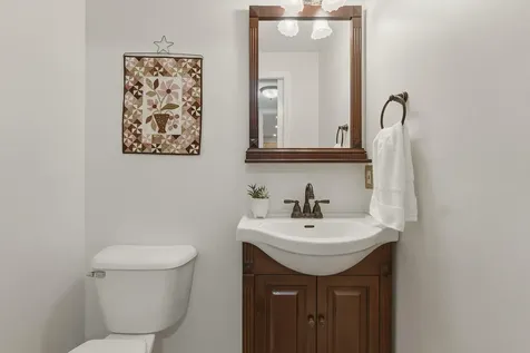 54 Lyndsay Lane Glenburn ME 04401