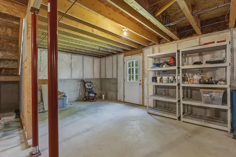 54 Lyndsay Lane Glenburn ME 04401