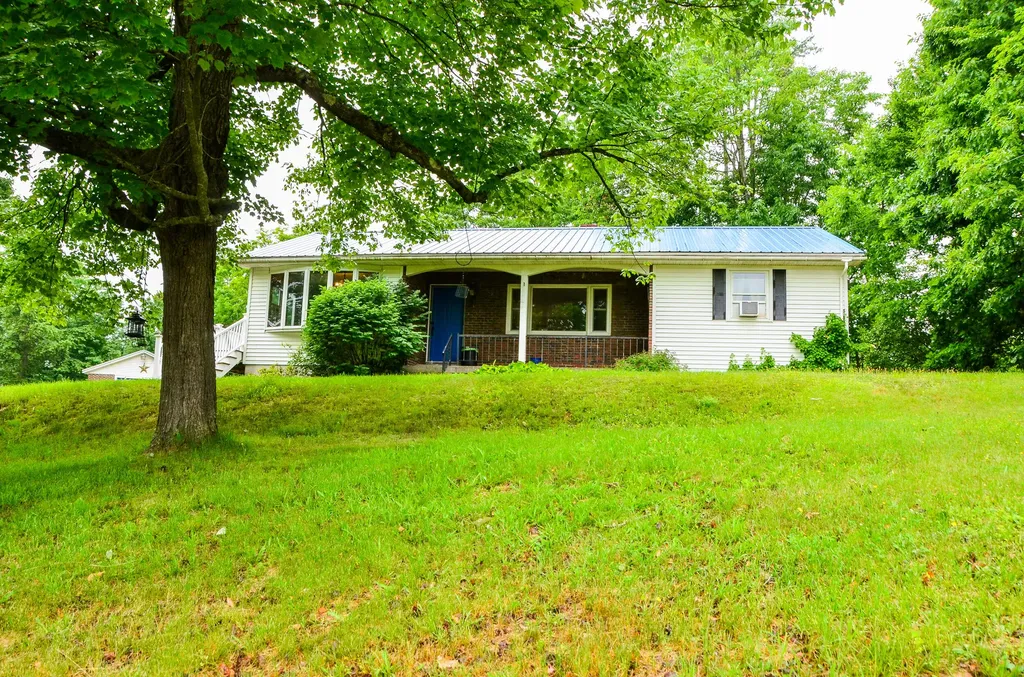 62 Campbell Road Leeds ME 04263