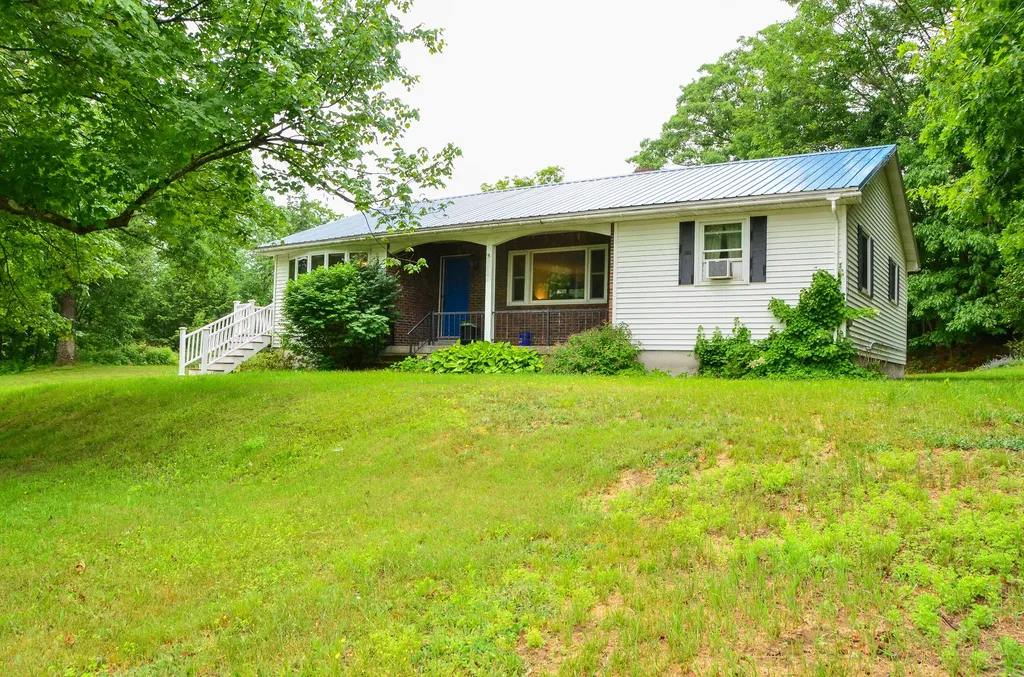62 Campbell Road Leeds ME 04263