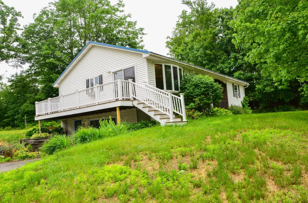 62 Campbell Road Leeds ME 04263