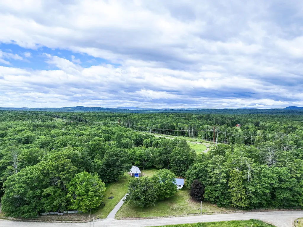 62 Campbell Road Leeds ME 04263