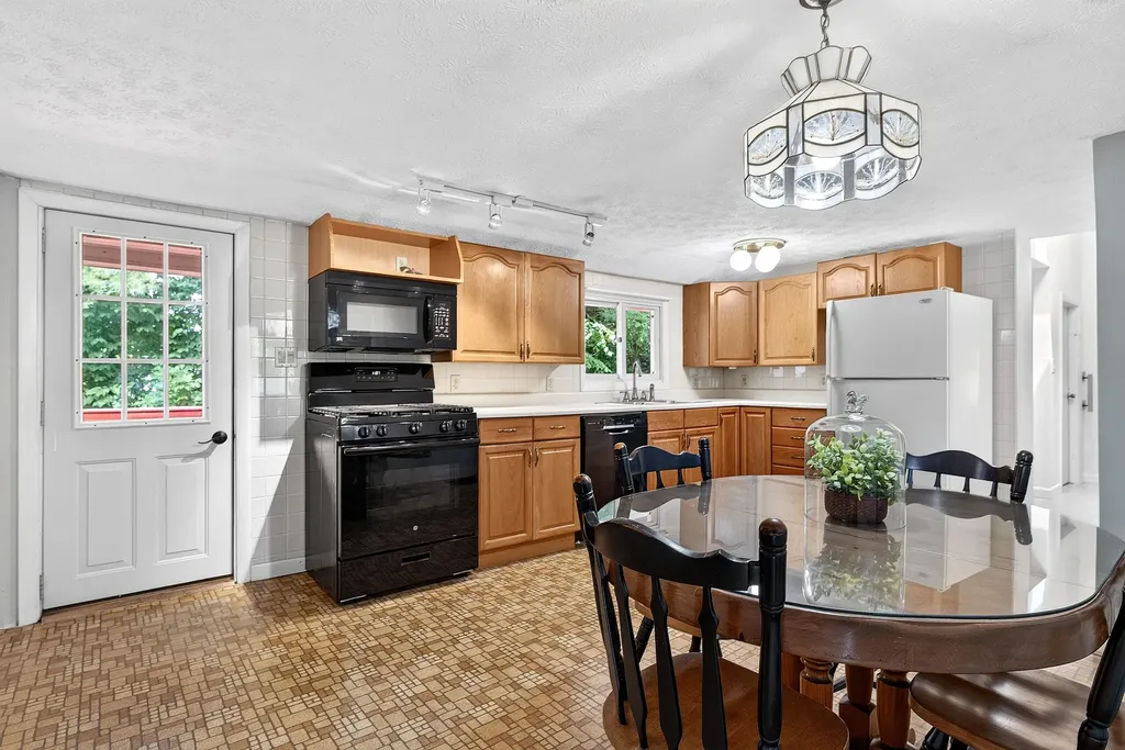 18 Granite Hill Road Manchester ME 04351