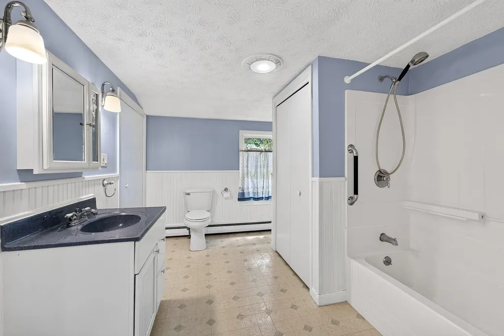 18 Granite Hill Road Manchester ME 04351