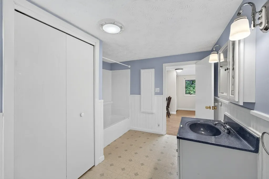 18 Granite Hill Road Manchester ME 04351