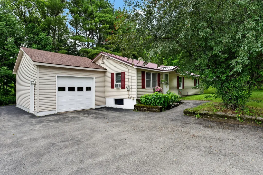 18 Granite Hill Road Manchester ME 04351