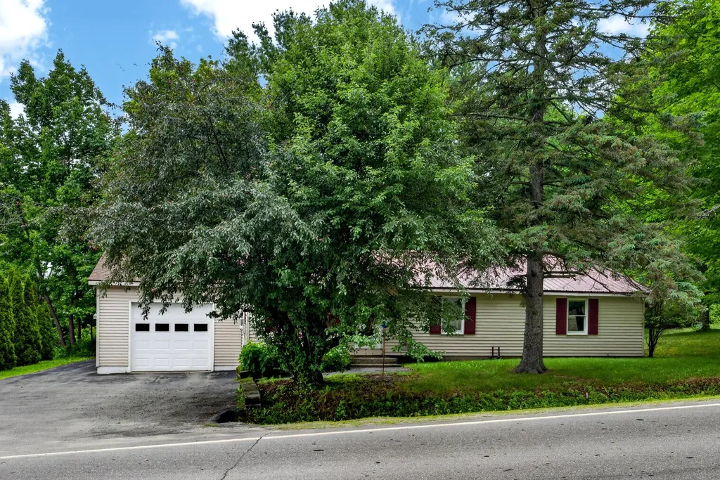 18 Granite Hill Road Manchester ME 04351