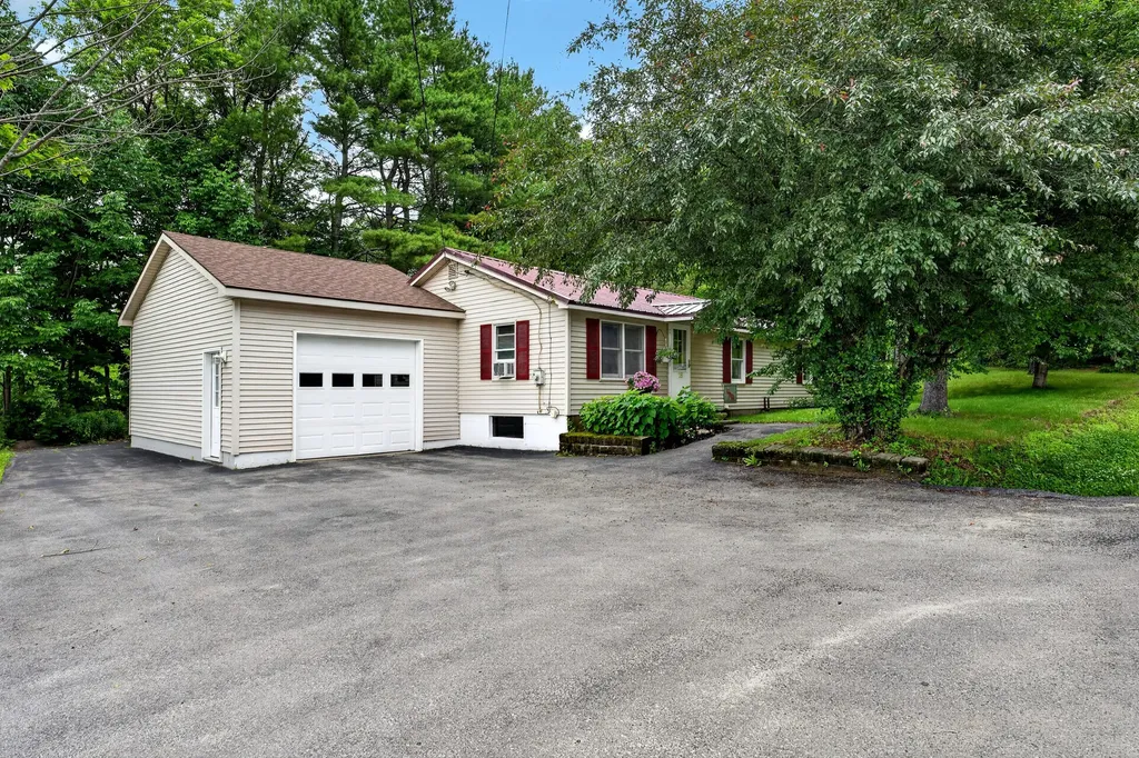 18 Granite Hill Road Manchester ME 04351