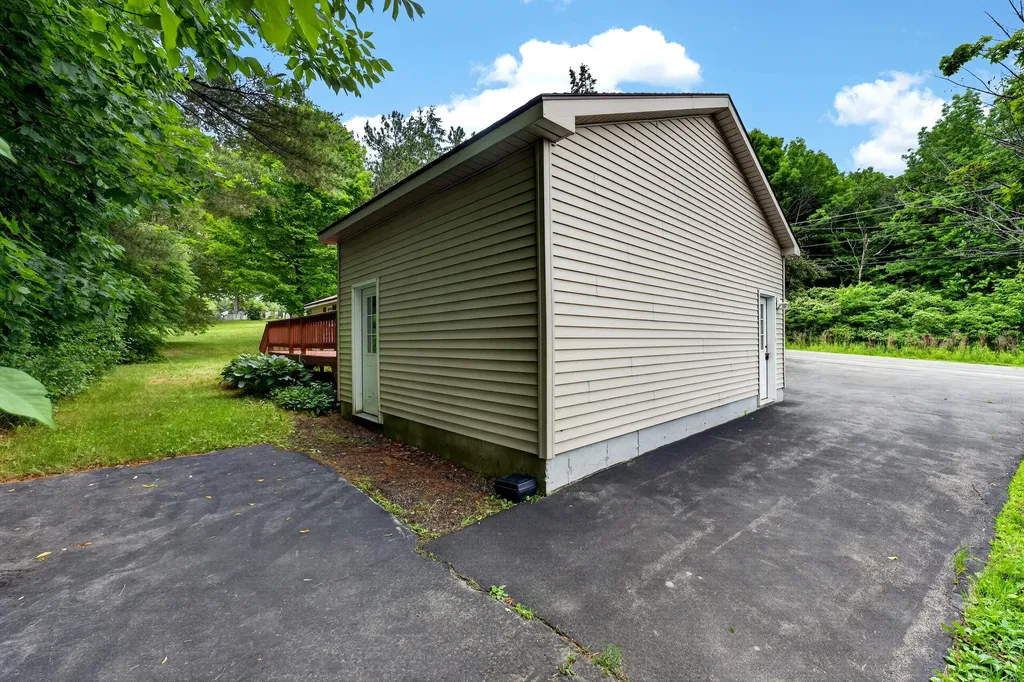18 Granite Hill Road Manchester ME 04351
