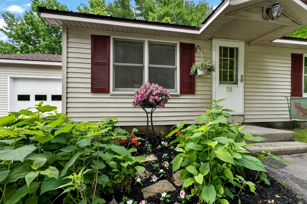 18 Granite Hill Road Manchester ME 04351
