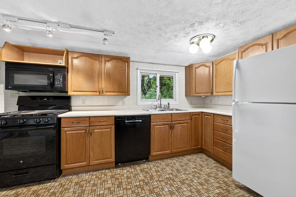 18 Granite Hill Road Manchester ME 04351