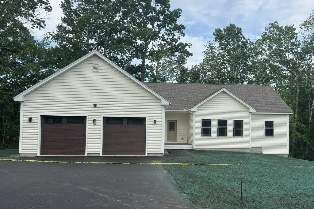 20 Eastern Lane Standish ME 04084