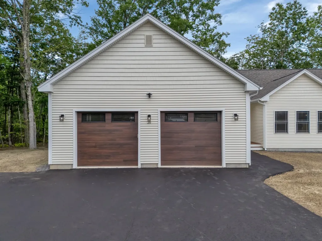 20 Eastern Lane Standish ME 04084