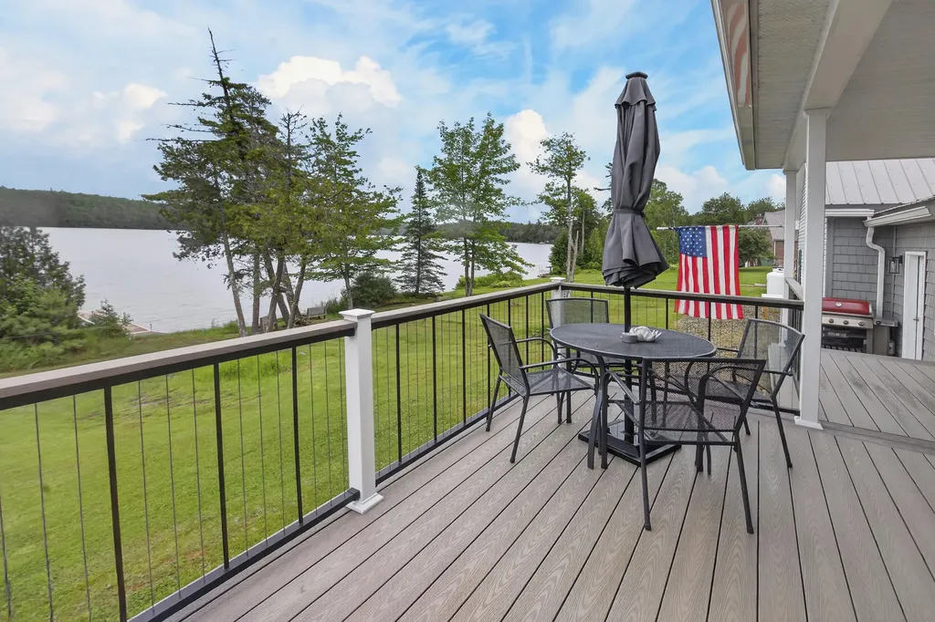 14 Autumn Lane Lincoln ME 04457