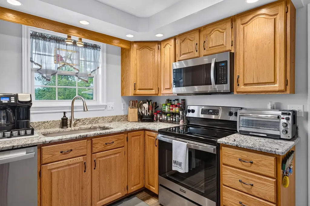 14 Autumn Lane Lincoln ME 04457