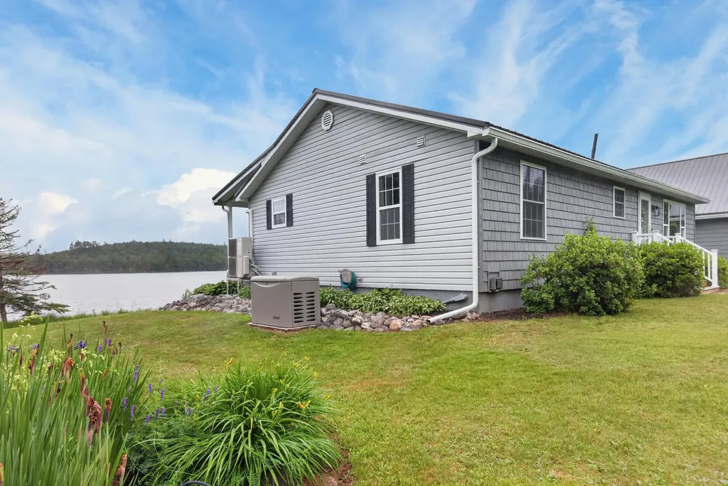 14 Autumn Lane Lincoln ME 04457
